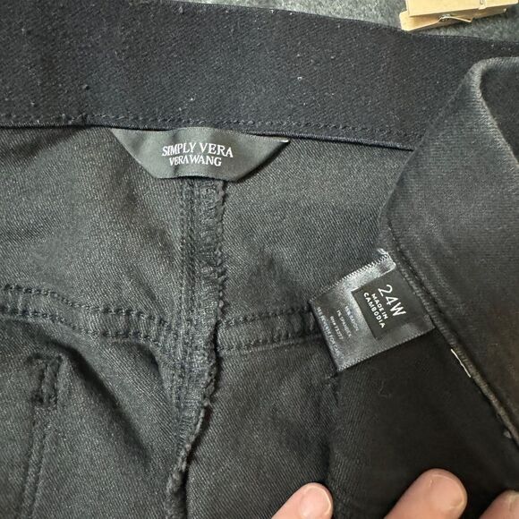 24w Vera wang black capri pants - Picture 3 of 3